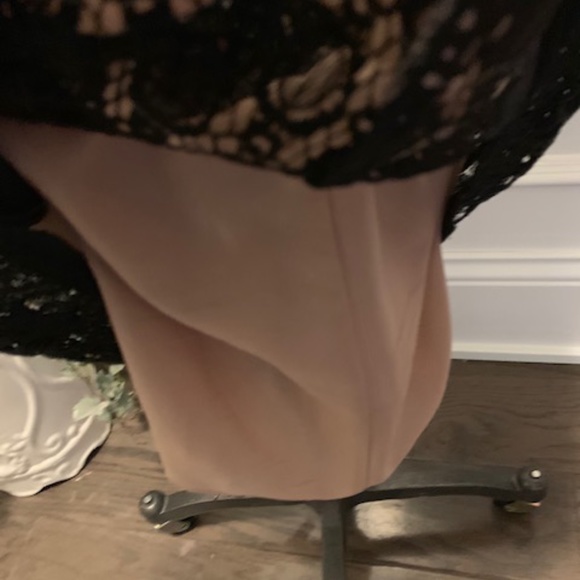 BCBGMaxazria Dress V Back w/exposed Zipper - Picture 9 of 11